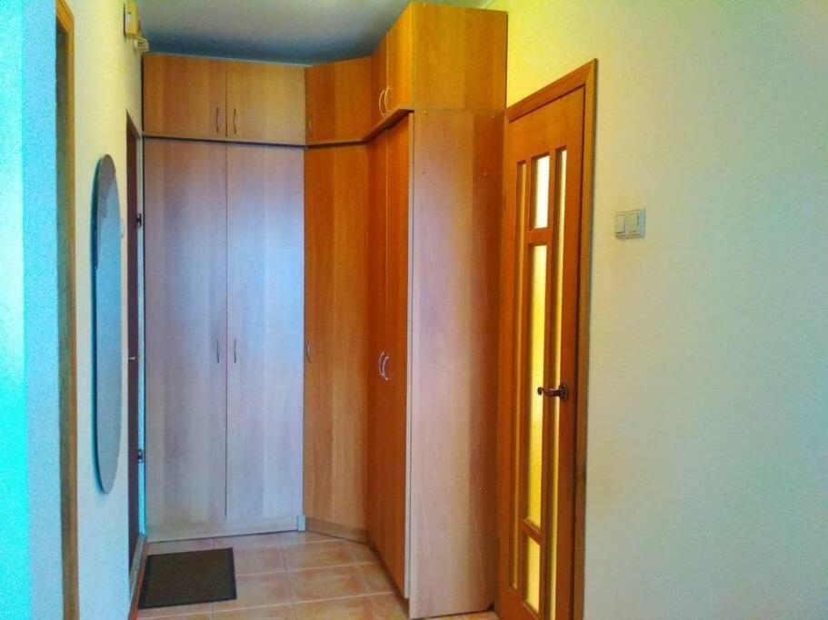 уютная метро харьковская 3 мин, паспорт-сервис, аэропорт борисполь Apartment Kyiv