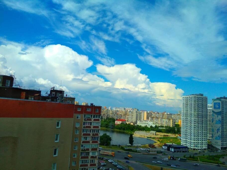 уютная метро харьковская 3 мин, паспорт-сервис, аэропорт борисполь Apartment *